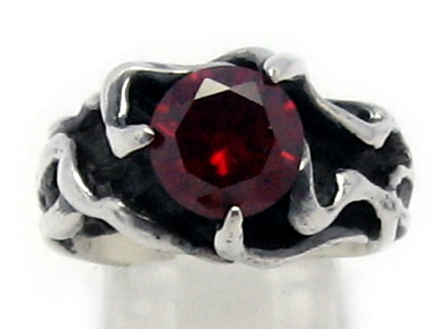 日本925純銀厚身重手紅水晶荊棘紋戒指