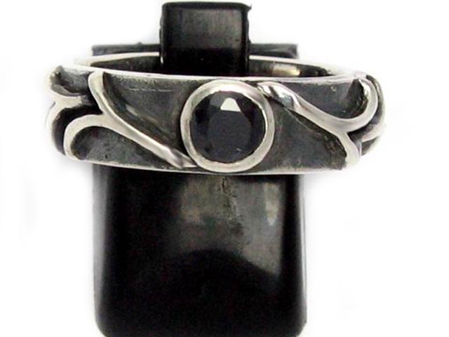 日本925純銀凹凸荊棘紋黑水晶戒指