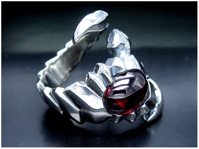 日本925純銀極厚重手特大蠍子紅水晶戒指