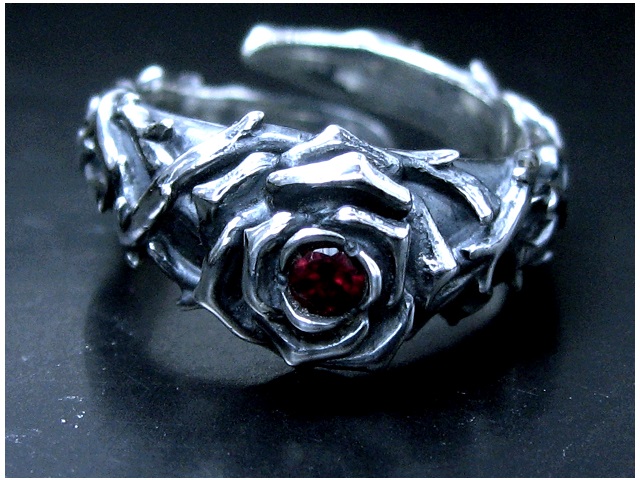 日本925純銀厚身全荊棘紅水晶玫瑰花戒指