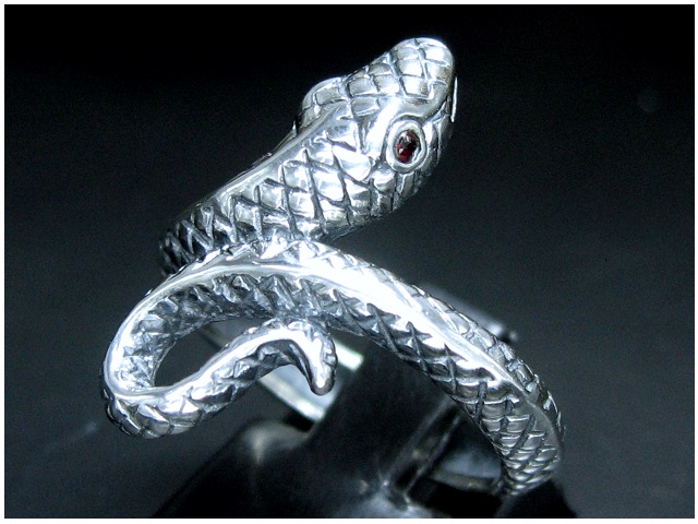 日本925純銀紅水晶全蛇戒指