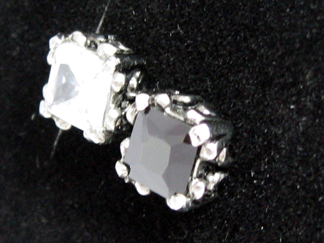日本925純銀黑白方形水晶花紋耳環