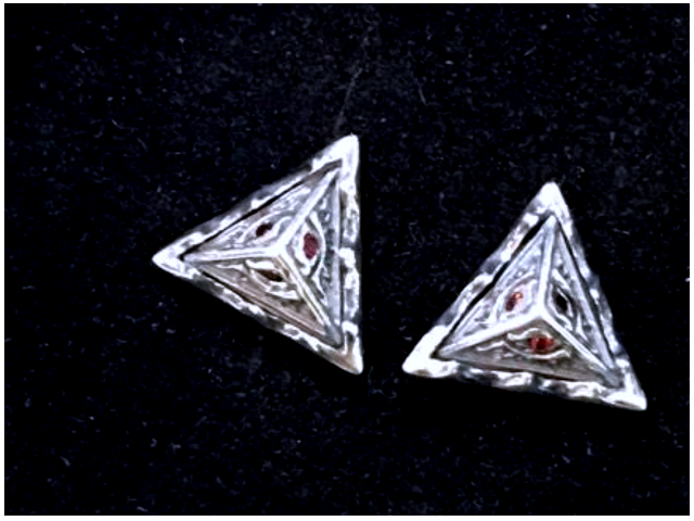 日本925純銀紅水晶立體金字塔眼耳環