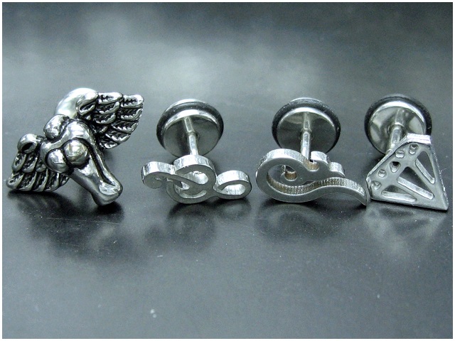 日本純手術精鋼扭款鑽石音符耳環